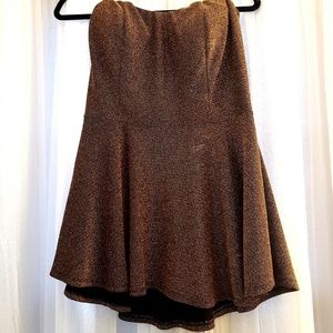 Gold peplum sleevless top (1x)